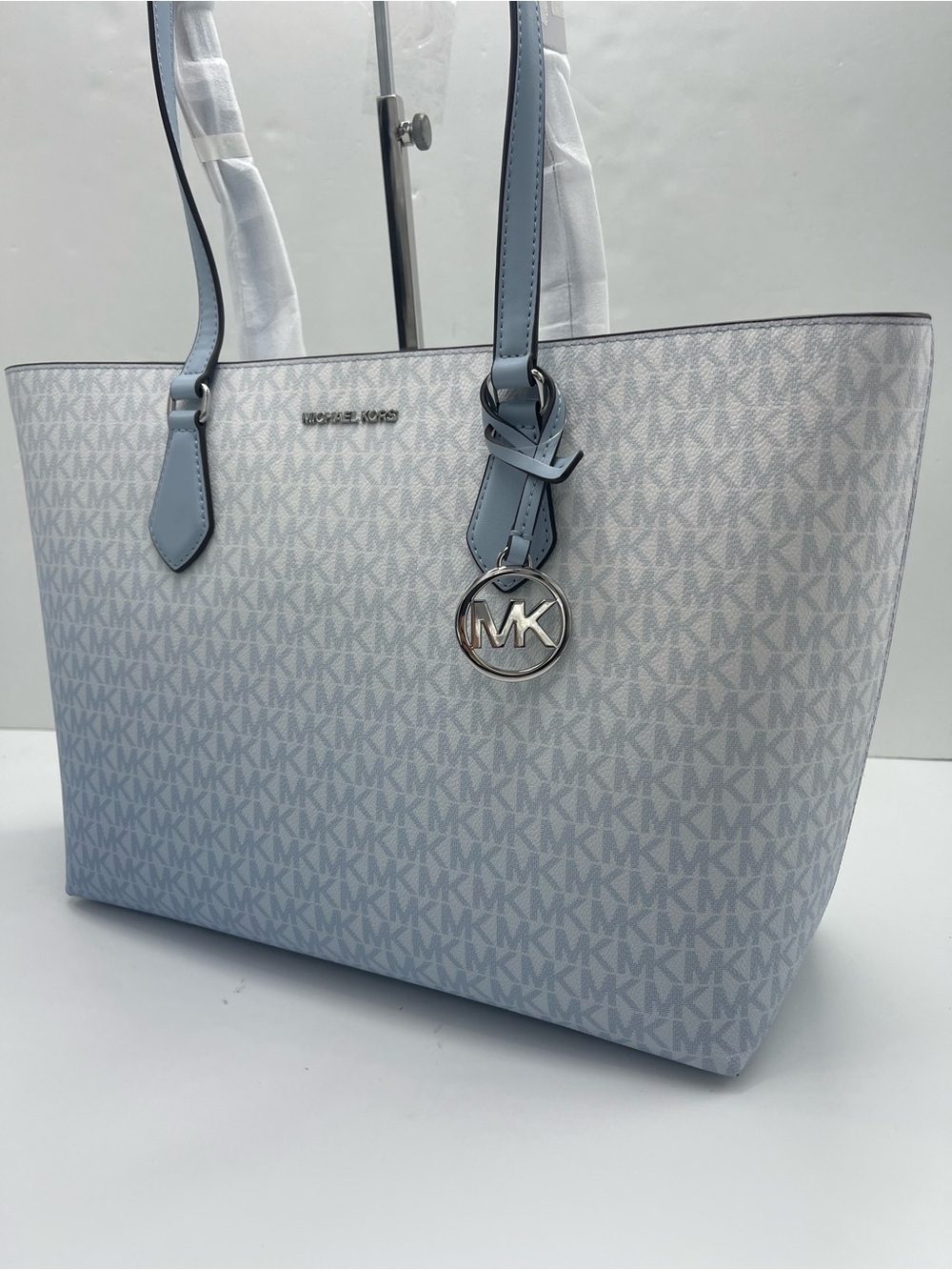 MICHAEL MICHAEL KORS SHEILA
LG Multifunctional TOTE bag
Pale Ocean
NWT